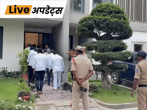 
                 भास्कर अपडेट्स:हैदराबाद में पूर्व मंत्री और BRS विधायक हरीश राव हाउस अरेस्ट 
            