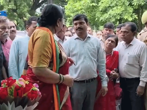Protocol Clash in Etah: Minister Baby Rani Maurya Slams DM Over Unanswered Calls