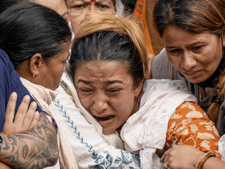 नेपाल में बर्फ-चट्टानें खिसकने से दोबारा बाढ़ का खतरा:अब तक 1127 मौतें, 4600 लापता; लड़की ने 17 रिश्तेदार खोए