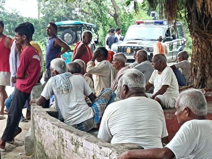 Ballia Gayghat Ground Water Leak | SDM Orders PWD Engineer Investigation