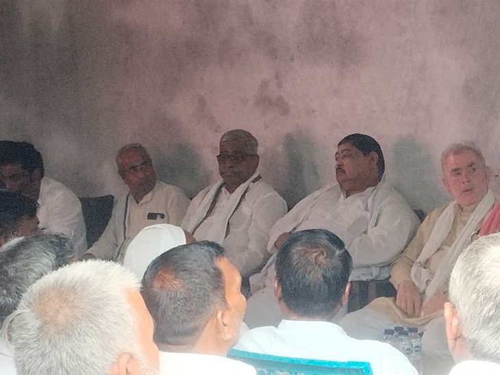 sitapur-samajwadi-party-meeting-2027-assembly-election-strategy