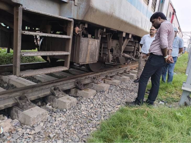 Mahananda Express Derails Near Ara Station; Station Manager Among Three Suspended