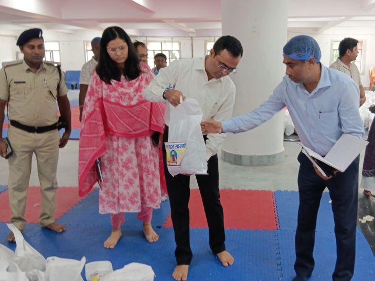 खगड़िया में बाढ़ से 1.59 लाख लोग पानी में: 40 सामुदायिक रसोई-128 नावें चल रहीं; 6 बोट एंबुलेंस, 85 हैंडपंप-49 अस्थायी शौचालय लगाए गए