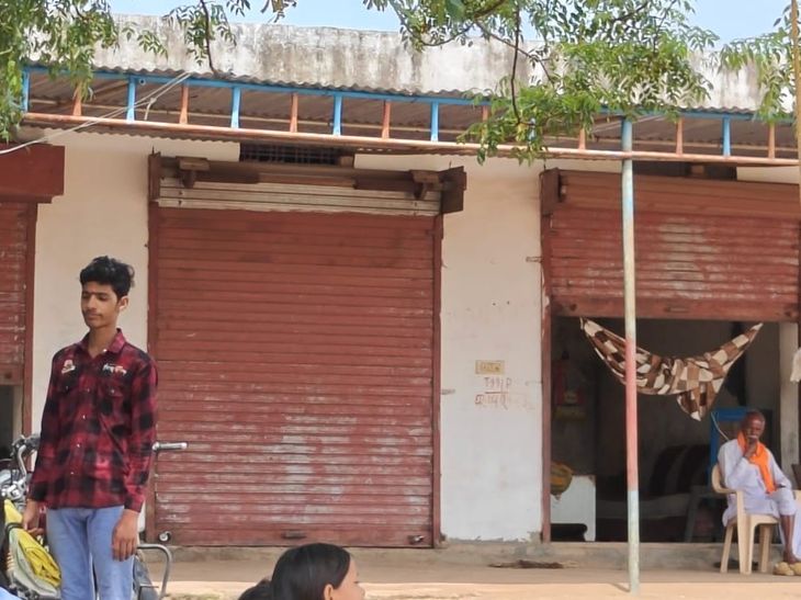 राशन दुकान में 155 क्विंटल खाद्यान्न कम मिला: शिवपुरी में प्रबंधक-विक्रेता पर केस, गेहूं-चावल के स्टॉक में गड़बड़ी