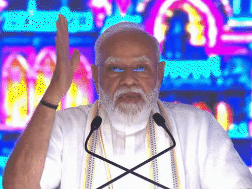 वडोदरा में प्रधानमंत्री मोदी का 'जेन-जी' संवाद: रैंप पर चलकर युवाओं के बीच पहुंचे पीएम