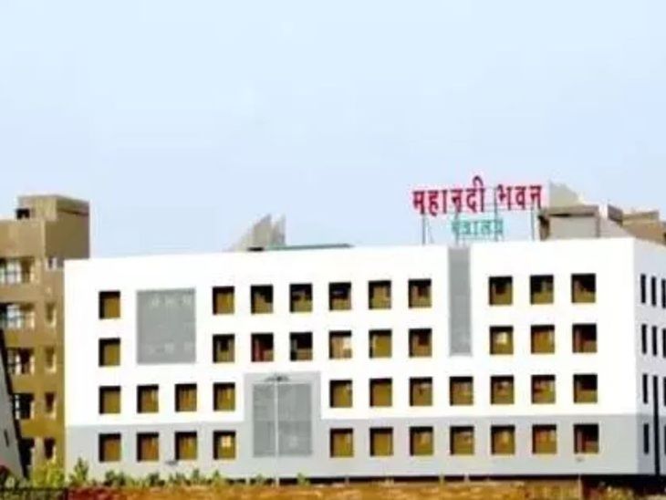 छत्तीसगढ़ में 10 जिलों के DEO बदले: 13 प्राचार्यों और अधिकारियों का तबादला, बिलासपुर-सरगुजा के प्रभारी उपसंचालक भी बदले गए