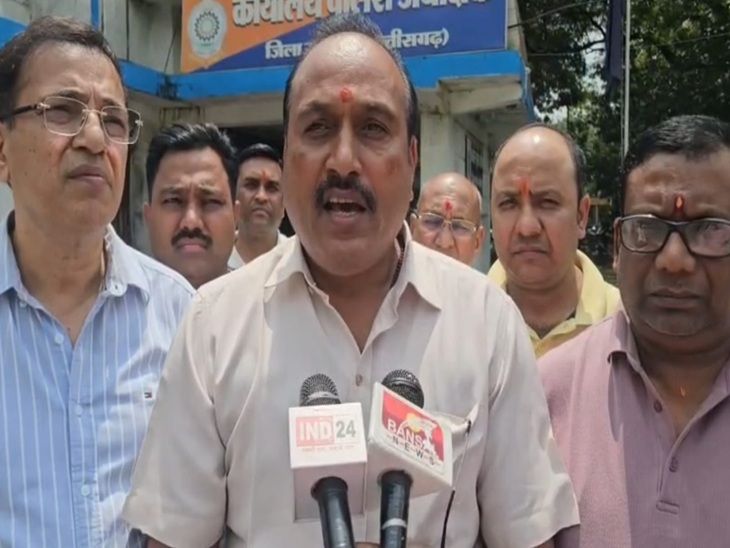 सरगुजा में व्यवसायी के खिलाफ FIR, कैट ने मोर्चा खोला: दुकान बंद करने की चेतावनी, कहा-डिजिटल सत्यापन के बिना दर्ज हुआ अपराध