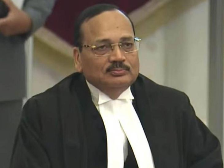 
                 CJI सूर्यकांत बोले-14 साल की बच्ची से हिंसा गंभीर मामला:आरोपी खुले घूमकर परिवार को डरा नहीं सकते; जंतर-मंतर प्रदर्शन में शामिल हुई थी नाबालिग 
            