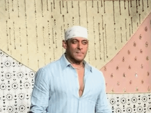 अंबानी परिवार के गणपति सेलिब्रेशन में पहुंचे सेलेब्स:सलमान खान और विक्की-कटरीना आसपास पहुंचे; आलिया-रणबीर, सिद्धार्थ-कियारा, करीना-सैफ भी शामिल हुए, देखिए तस्वीरें