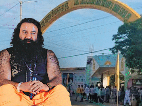 राम रहीम का फरलो पर भव्य स्वागत, रात्रि शो में उमड़ी भीड़