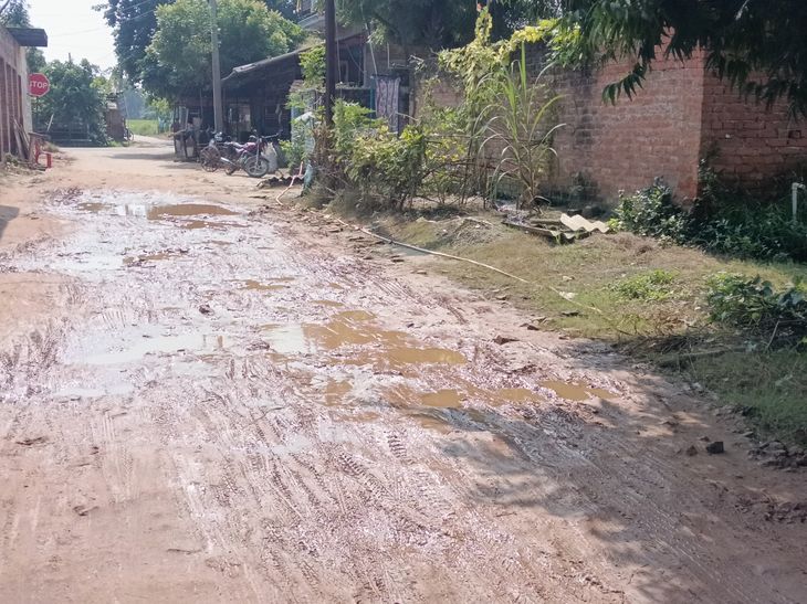 Patahana Main Road Damaged | Heavy Rain Disrupts School Hospital Access
