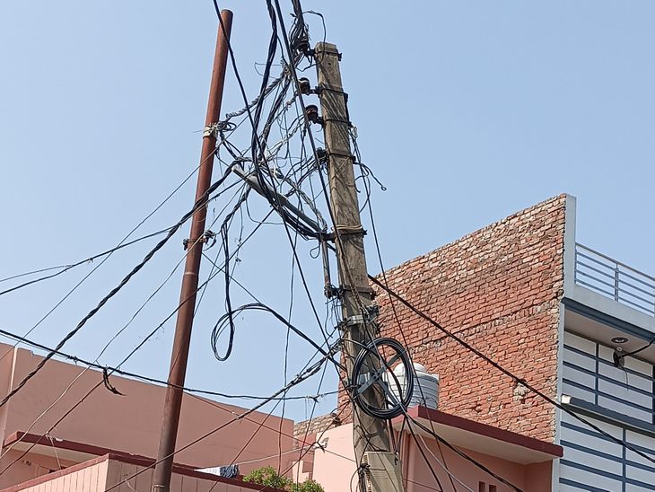 Ayodhya News: Electric Pole Tilts In Lohar Gali, Residents Fear Accident