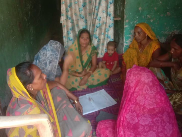बेरमा में शिक्षा, स्वास्थ्य और सरकारी योजनाओं पर दी जानकारी, समूह सखियों ने भी लिया संकल्प