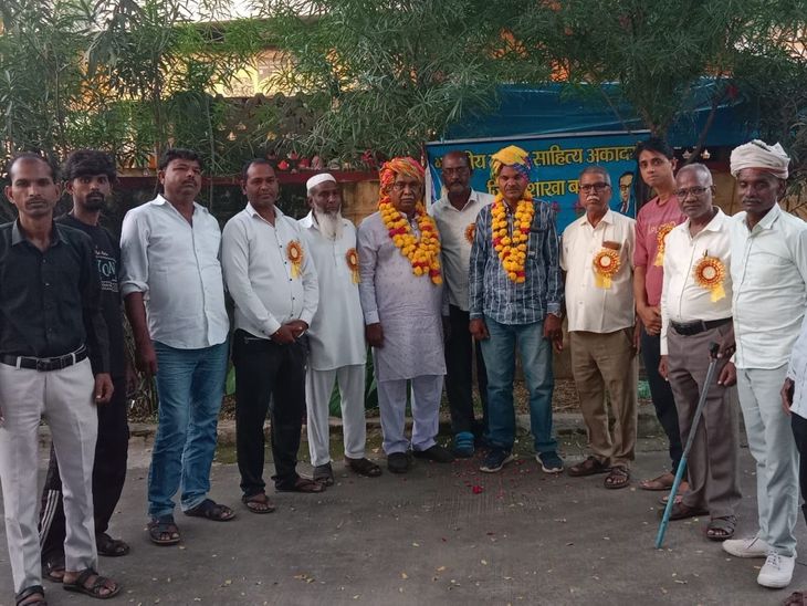 दलित साहित्य अकादमी ने नवनिर्वाचित पार्षदों को सम्मानित किया: अटरू-छबड़ा के प्रहलाद बैरवा और रईस अहमद का हु... - Dainik Bhaskar