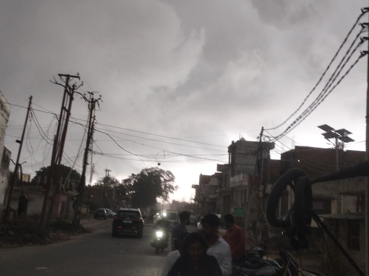अयोध्या के कौशलपुरी वार्ड में अचानक मौसम बदला: तेज हवाओं के साथ बारिश शुरू, मौसम विभाग ने चेतावनी जारी की