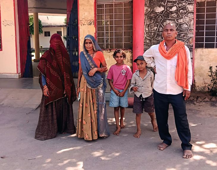 The deceased's wife reached the police station with her children and ...