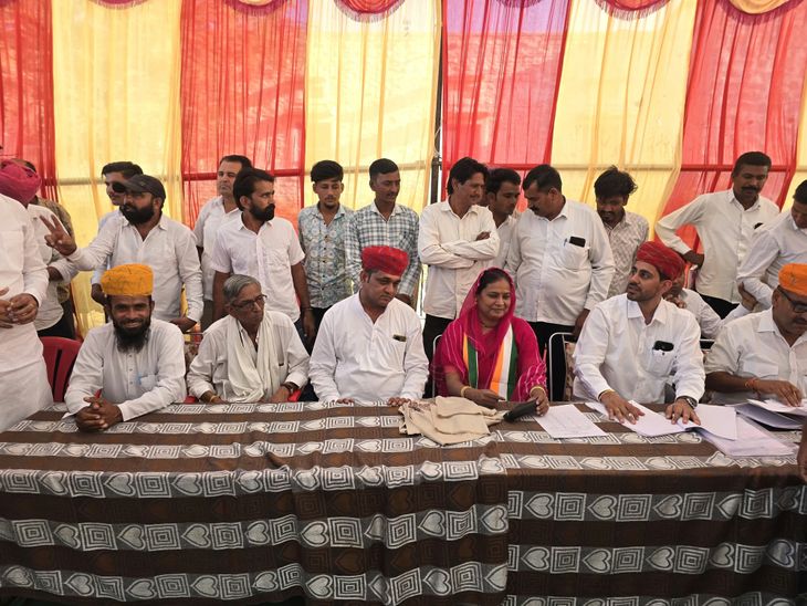 आसोप में कांग्रेस टिकट के लिए उमड़े दावेदार: जिला कांग्रेस अध्यक्ष बोलीं- रायशुमारी के बाद होगा टिकट वितरण,... - Dainik Bhaskar