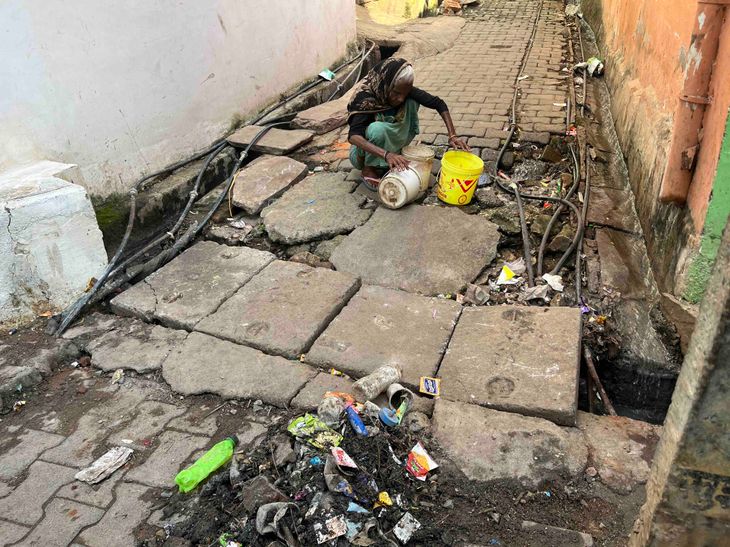 Jhansi Ward 2 Civic Crisis: Drainage Overflow & Broken Culverts | News