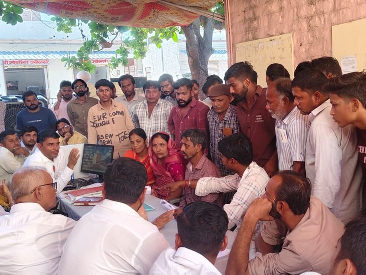 तिंवरी में सेवा सेतु अभियान, जन्म-मृत्यु, विवाह प्रमाण पत्र जारी: ईओ और चेयरमैन ने समस्याओं का निस्तारण किय... - Dainik Bhaskar