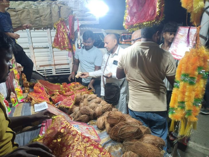 Mahabir Chhapra Navratri Puja Market | Shopping Rush for Chunri & Idols