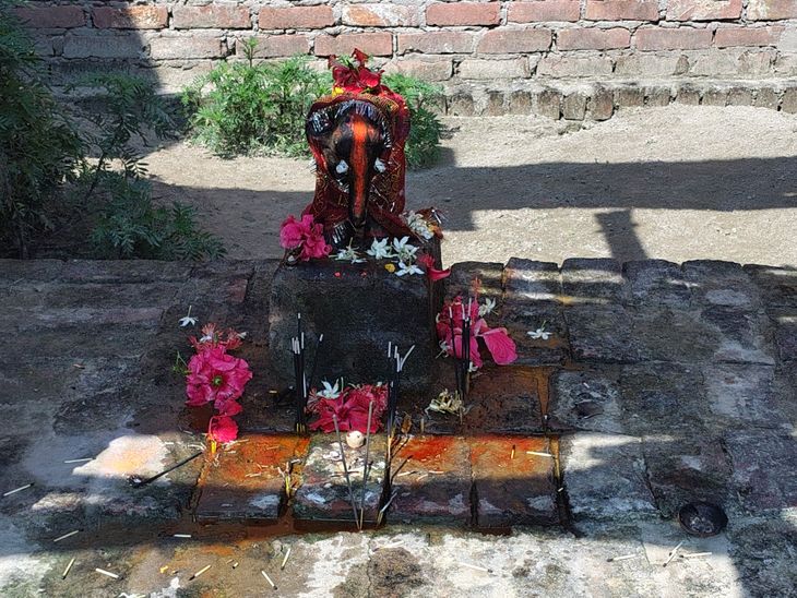 Navratri 2026: Women Offer Special Prayers at 100-Year-Old Maruka Mata ...