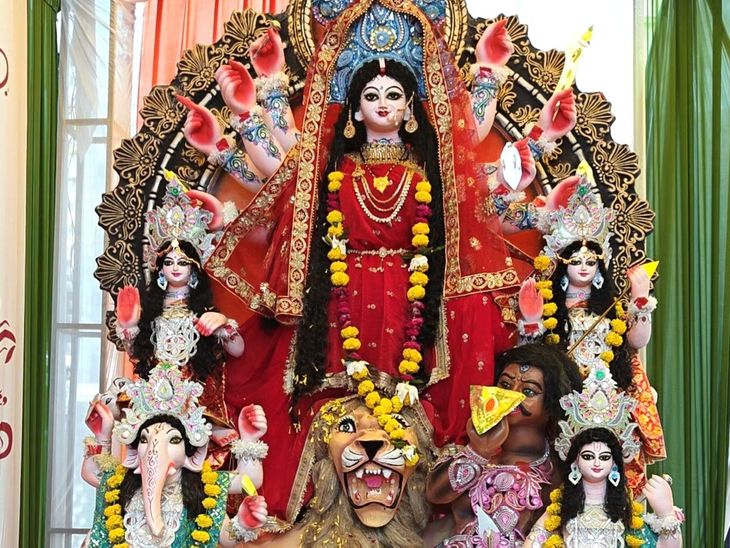 Jhansi Datia Gate Durga Puja | Navratri Aarti Crowd at Hanuman Mandir