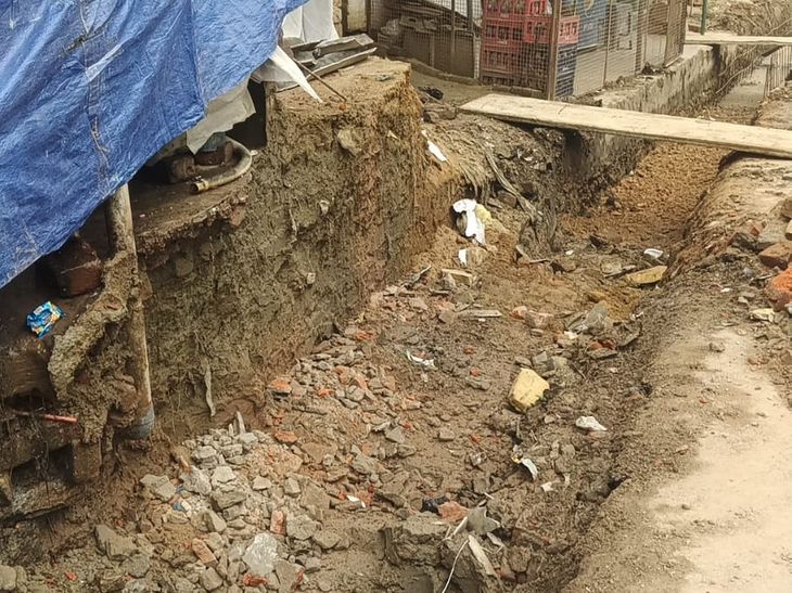 Maharajganj PWD Drain Construction Controversy | Villagers Demand Inquiry