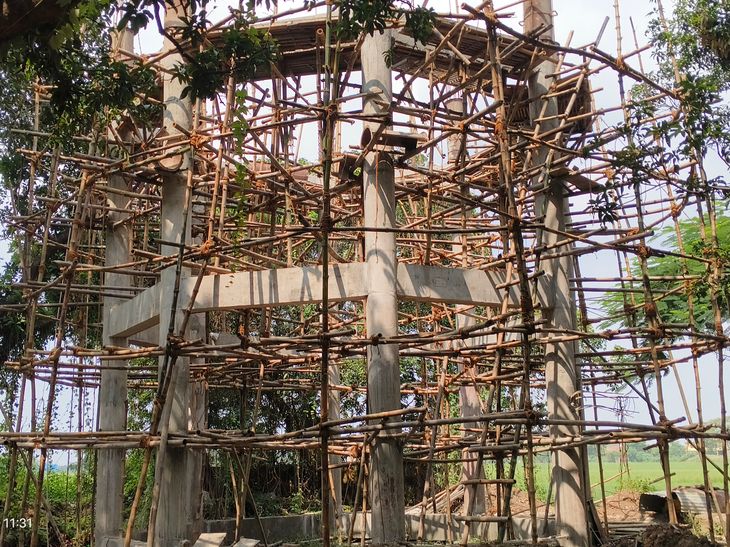 Dedhganwa Water Tank Project Halted | Labor Payment Issues In Revatipur
