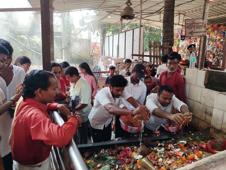 Naroli Karauta Jagdamba Mandir Navratri | Devotees Queue For Darshan