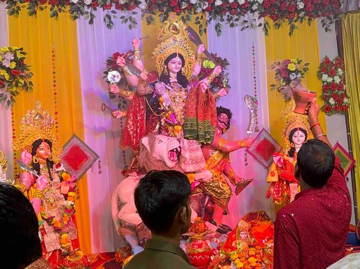 Naini Durga Puja | 12 Feet Maa Durga Idol Kolkata Theme Pandal Photos