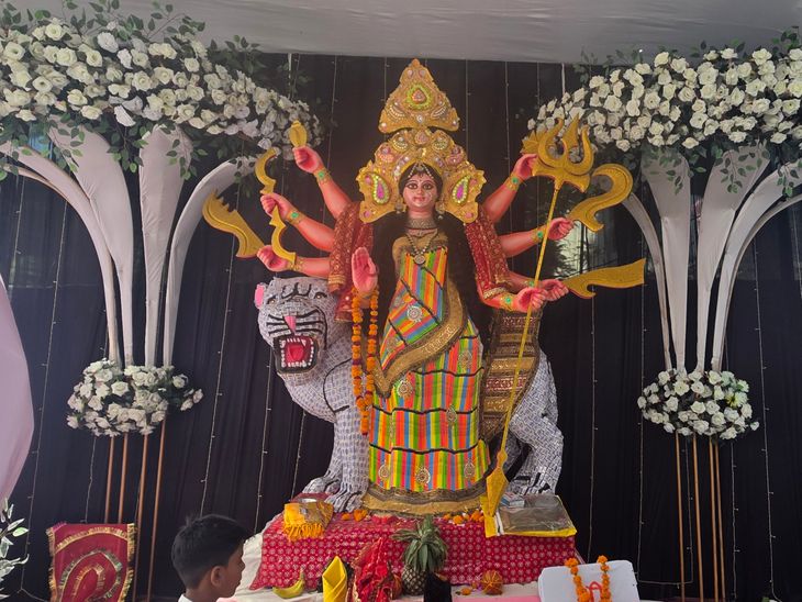 Gonda Durga Puja Pandal | Unique Stationery Theme Idol Rubber Pencil