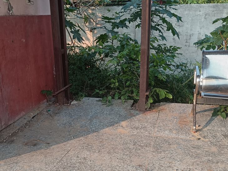 Jagdishpura Sadarvan Bus Stand Theft | Thieves Steal Chairs