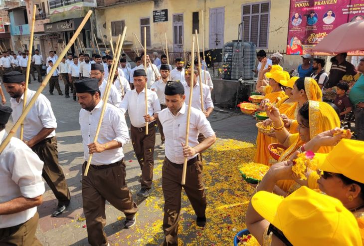RSS procession took place in Shivganj on Vijayadashami, rangoli was ...