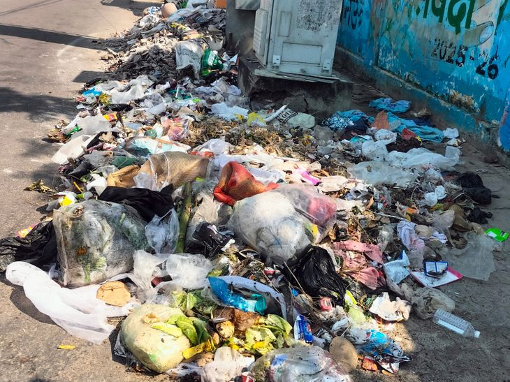 Lucknow Bhootnath Market Garbage Crisis | Cleaning System Issues