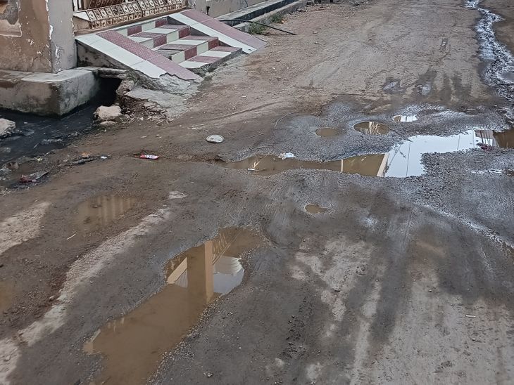 Jhansi Chawla Colony Waterlogging Issue | Residents Protest Negligence