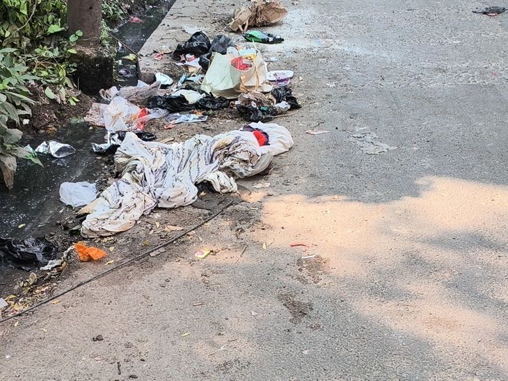 Gorakhpur Diwan Bazar Garbage Crisis | Nagar Nigam Cleaning Protest