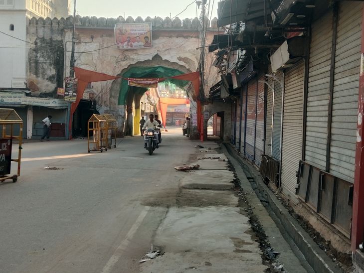 Ayodhya Municipal Corporation Resolves Waterlogging Issue in Chowk Area