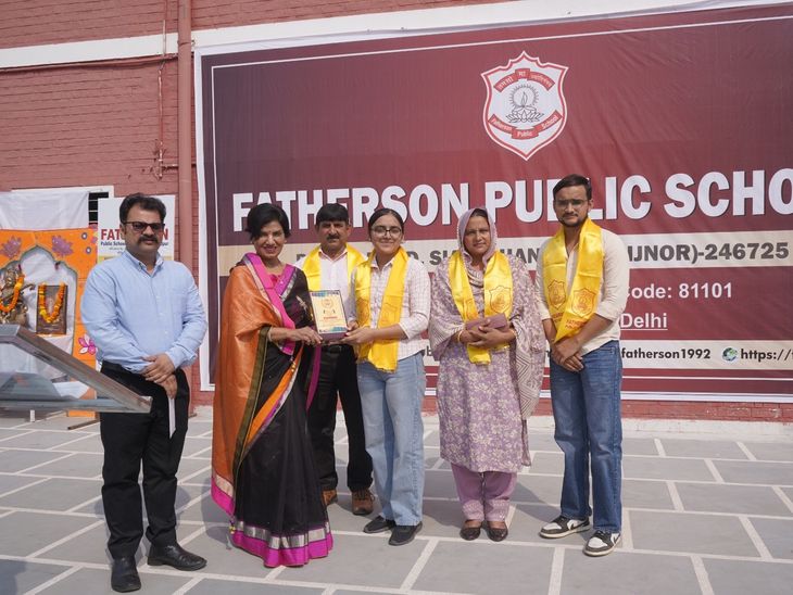 Chandpur CBSE Class 12 Topper Apeksha Tomar Honored With Cash Prize