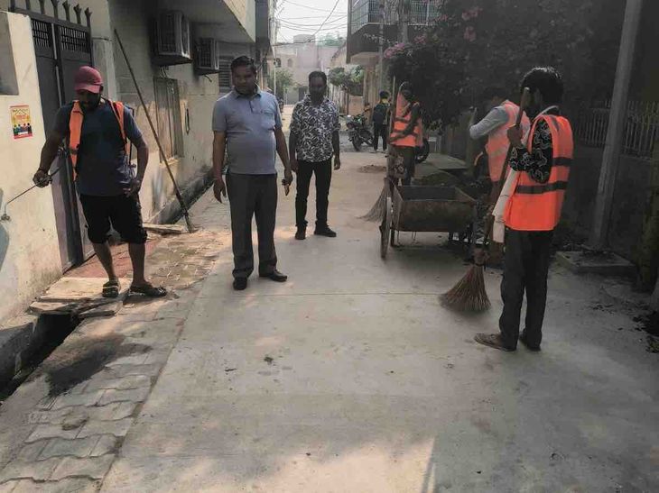 Vrindavan Madhuban Colony Drainage Cleaning and Anti-Larva Spray Drive