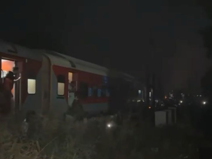 Shaheed Express Fire in Bijnor Nagina | Train Stopped Via Chain Pulling