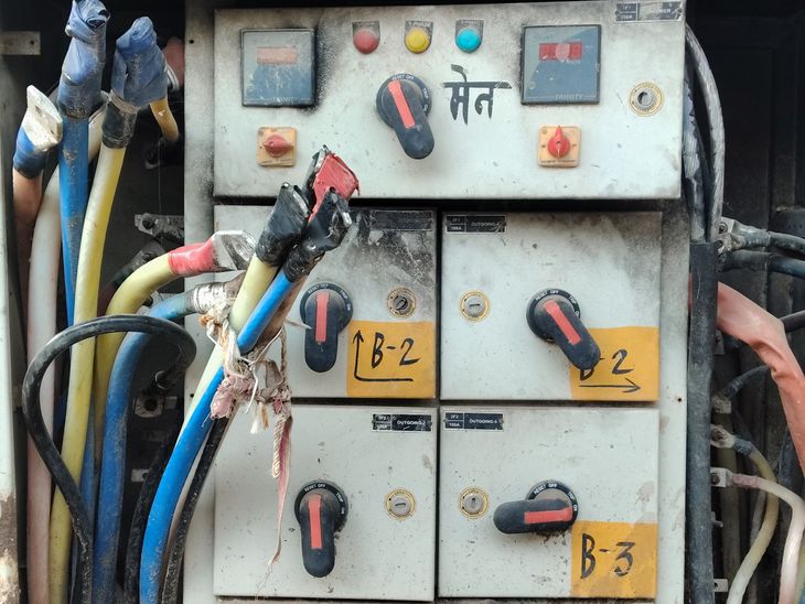 Ayodhya Begumpura Open Electric Box Danger | Residents Animals Risk