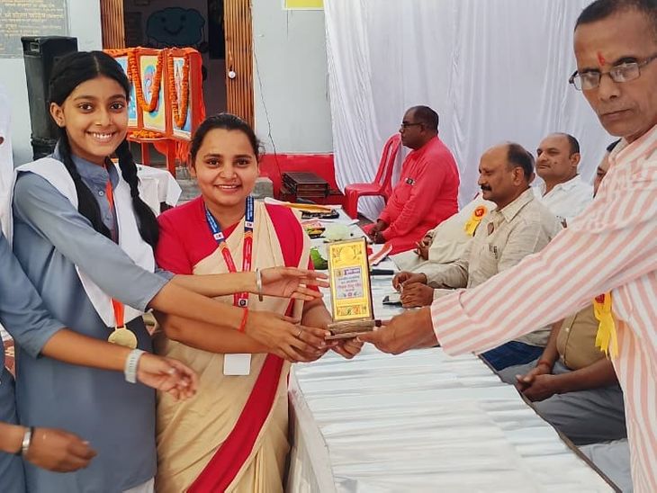 Gorakhpur Students Shine in Math-Science Fair | Sahjanwa School Success