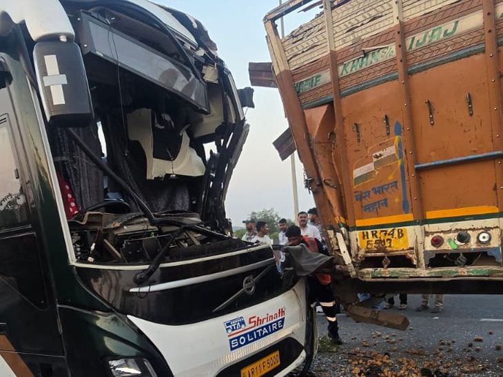 Dungarpur Road Accident | Bus Hits Parked Truck On NH-48; Conductor Dead