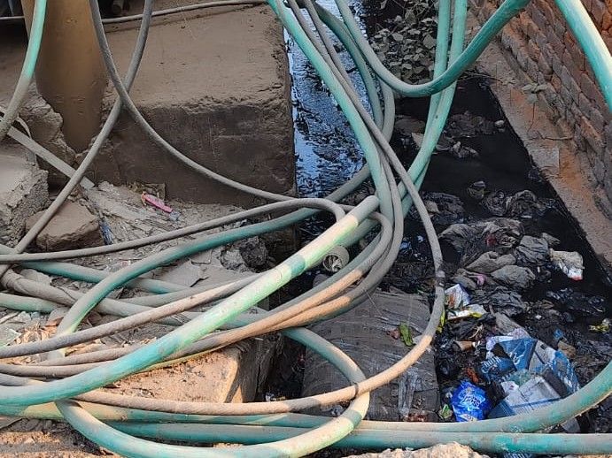 Aligarh Ward 86 Transformer Cable Danger | Electricity Dept Complaint