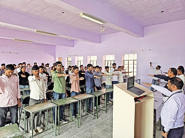 College program, students took a pledge not to consume drugs