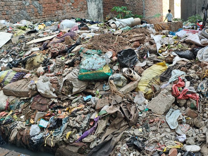 Saharanpur Mansoor Colony Garbage Crisis | Municipal Corporation Negligence