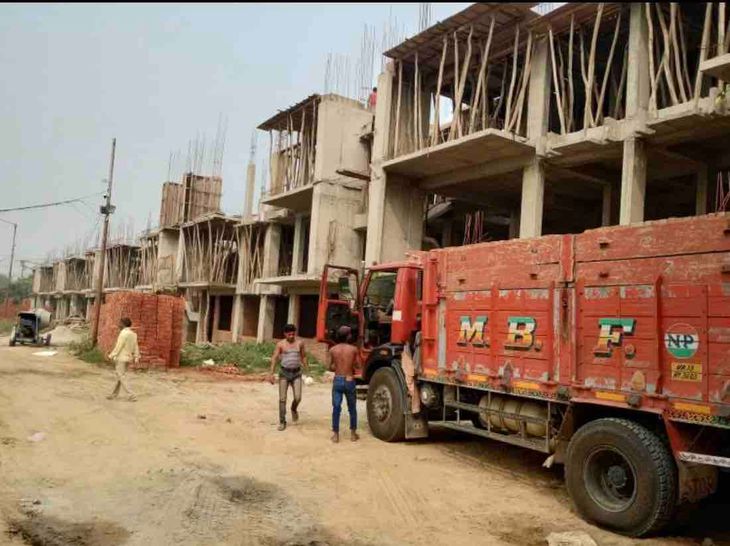Shyama Sadan Hotel Construction | Overloaded Vehicles Risk Traffic Safety