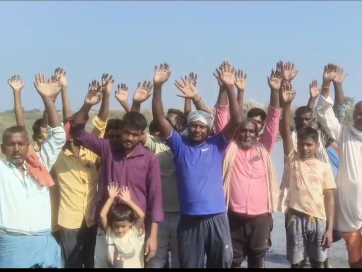 West Champaran Road Waterlogging | Child Death Sparks Protest Against ...