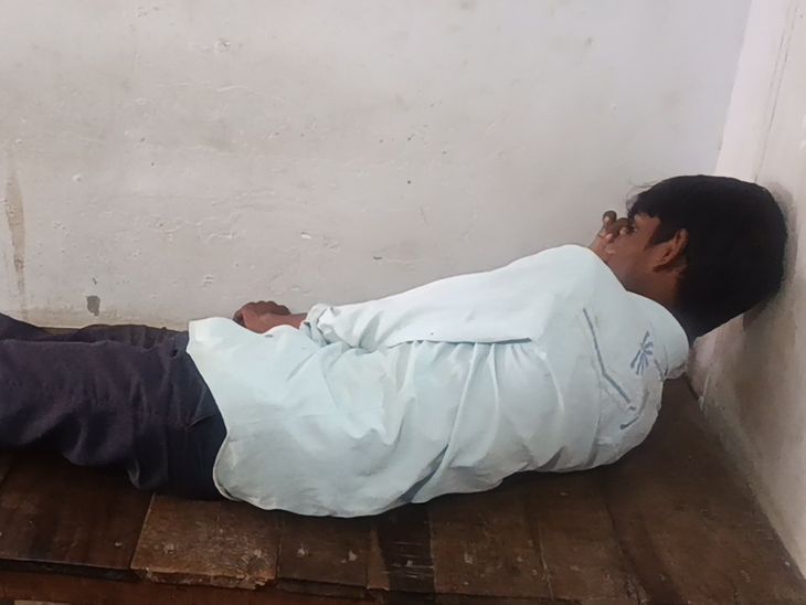 Shravasti Accident | Ikauna Road E Rickshaw Flip Boy Injured Photo