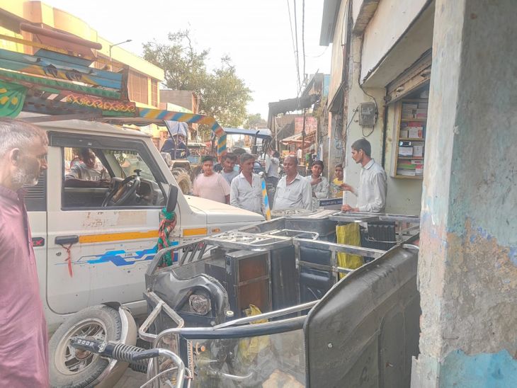 Bilsi Badaun Accident | Pickup Hits E-Rickshaw, Two People Injured